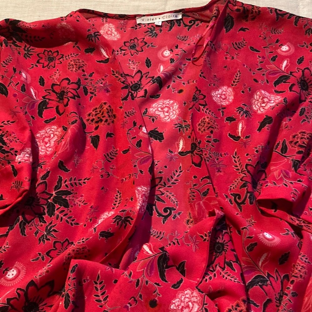 Violet + Claire L blouse excellent condition red, black, white tie back